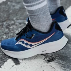 Saucony | Men's Guide 15 Running Shoes 13 Saucony | Men's Guide 15 Running Shoes -Run4It Shop Guide15 Male Lifestyleimagery