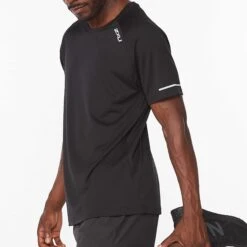2XU | Men's Aero Tee - Black -Run4It Shop MR6557ablksrf M aerotee modelstretch