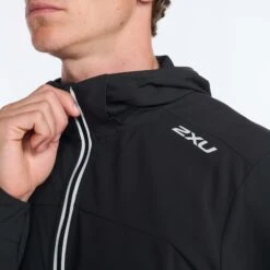 2XU | Men's Aero Jacket - Black -Run4It Shop MR6858aBLKSRF M 2XU AeroJacket zipper